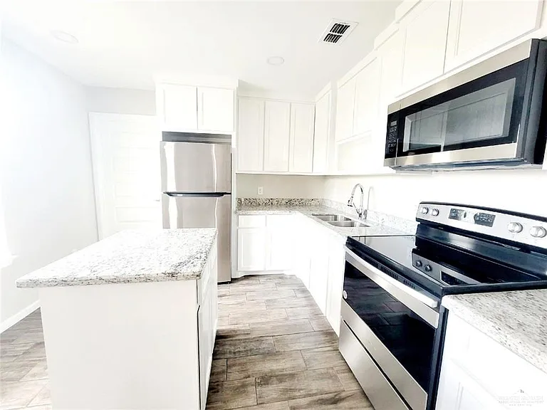 1424 Alta Vista Dr #2 — Photo 4