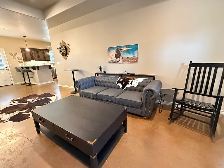 101 Ironway Dr — Photo 1
