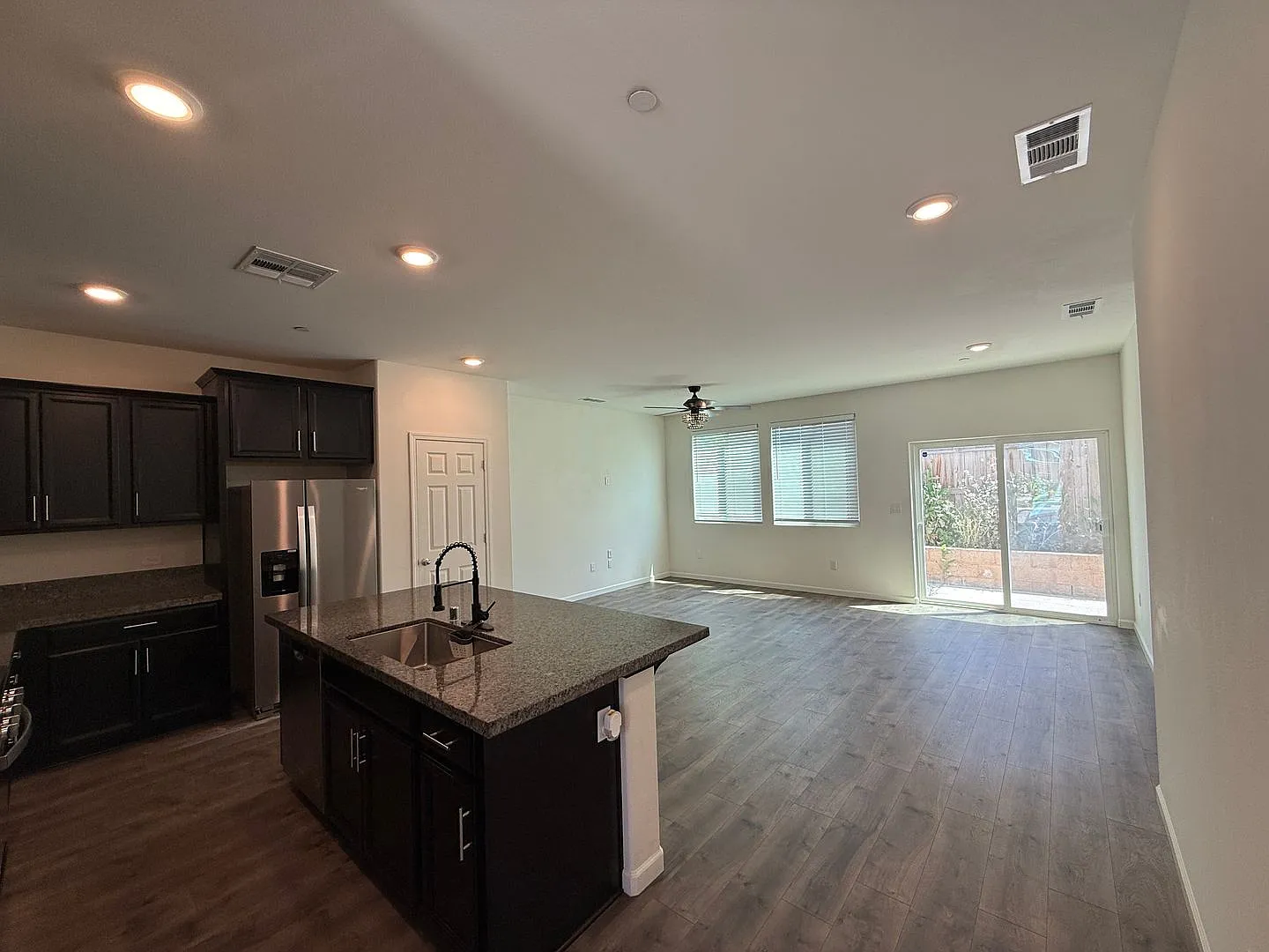 ** $500 Off First Month's Rent** Stunning 3 Bedroom, 3 Bathroom Home Located In Visalia, Ca. — Photo 4