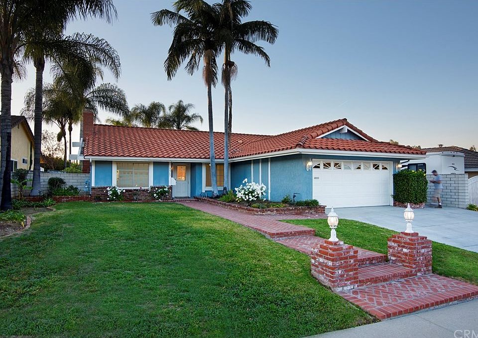 1st image of 1517 Avenida Loma Vis