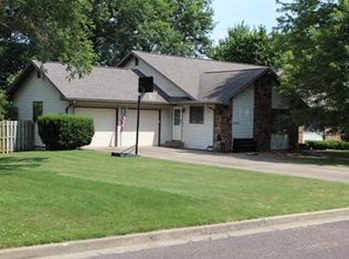 1403 E Roxbury Dr, Monett, MO 65708