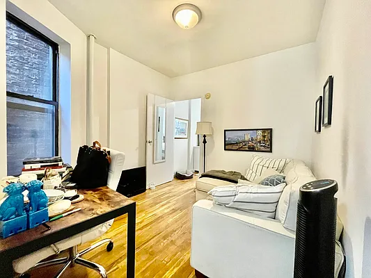 Rented by HOLTON REAL ESTATE INC. | media 15