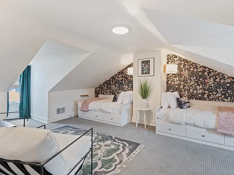 1835 Locust St — Photo 18