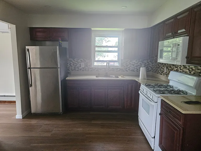 83 Louis Ave #2 — Photo 4