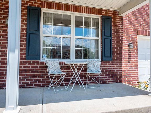 3rd image of 3450 Lakewood Ct