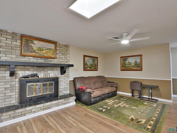 4th image of 1109 Sandia Dr