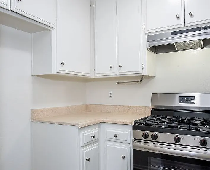 6260 Vineland Ave — Photo 12
