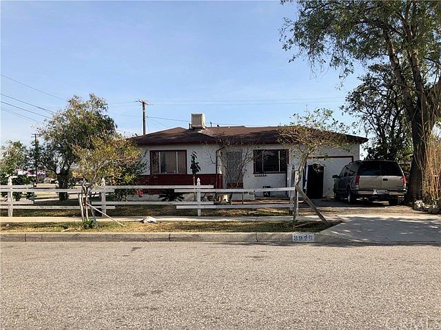 1st image of 8929 Chantry Ave