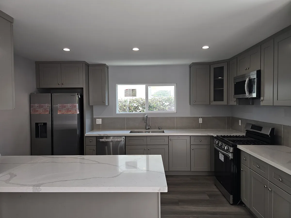 Building Photo - 235 E 87th Pl #1/2