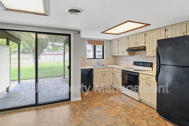 1203 Dean Dr — Photo 4