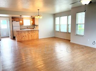 1041 S Kingsbury Rd, Springville, UT 84663