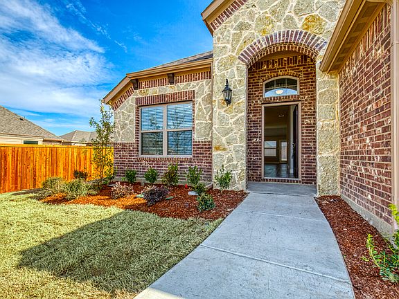 2nd image of 207 Gardenia Dr