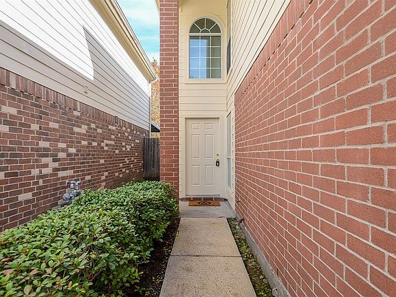 3rd image of 6535 Garden Trail Ct