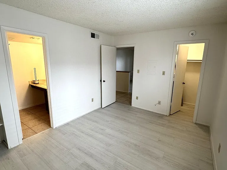 700 W University Dr #108 — Photo 7