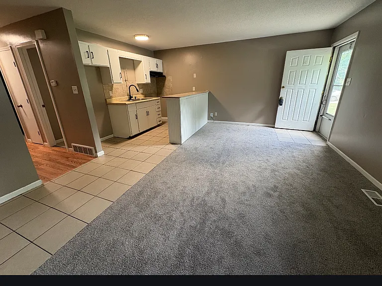 428 Young St — Photo 2