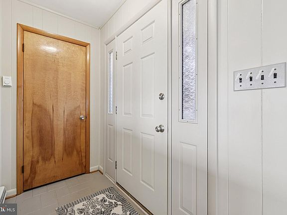 4th image of 901 Look About Rd