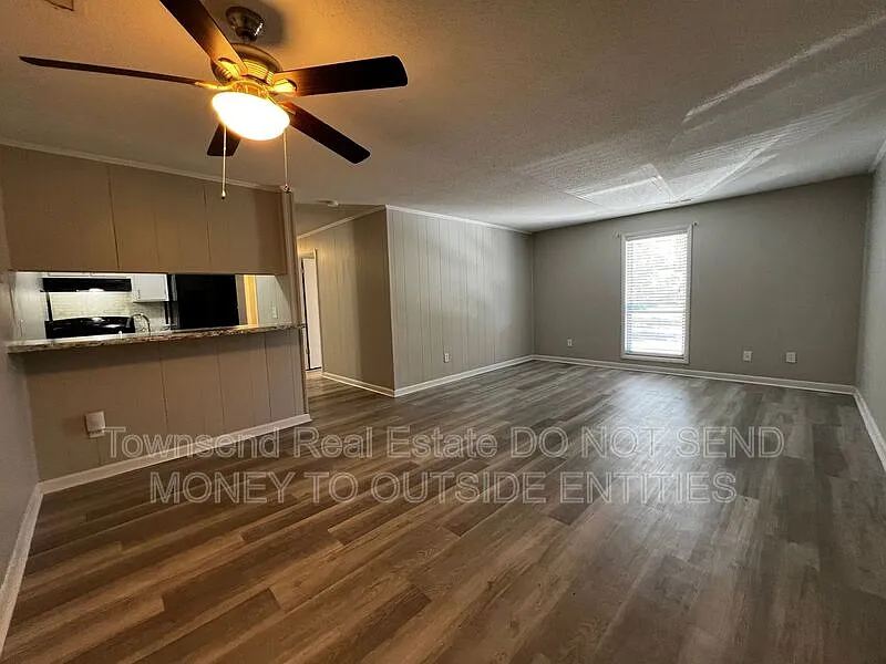 2 bed, 1.0 bath, 1100 sqft, $1,100 — Photo 1