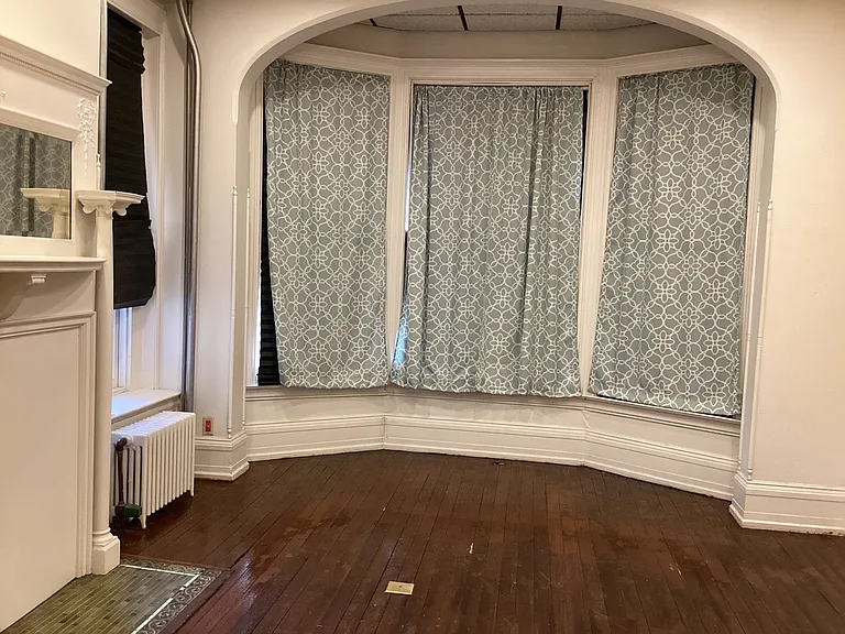 117 E King St — Photo 9
