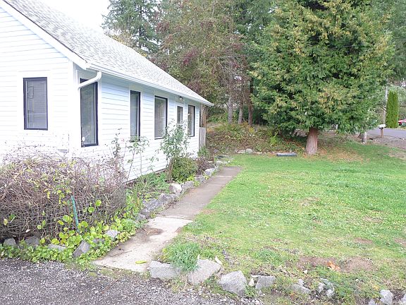 3rd image of 741 SW Pioneer Ave