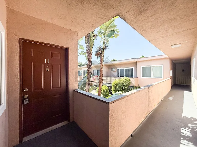 SEPULVEDA — Photo 22