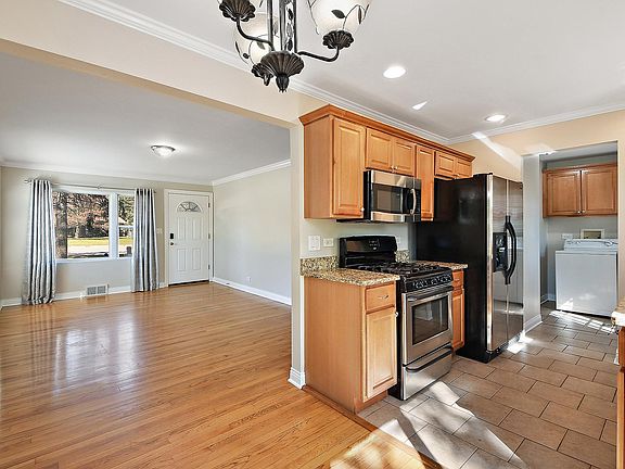 5th image of 6437 167th St