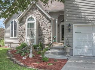 32030 Valley View Dr, Paola, KS 66071