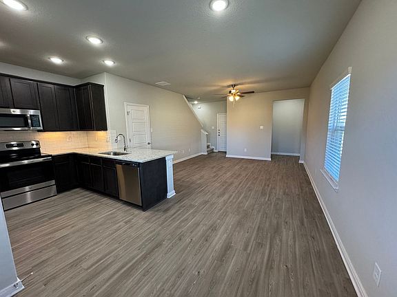 5th image of 468 Emma Dr