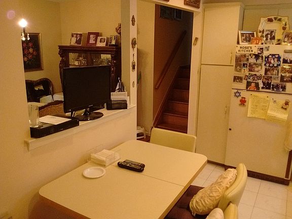 3rd image of 2708 Avenue