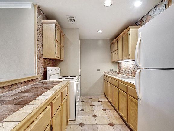 5th image of 1803 La Sombra Dr #D
