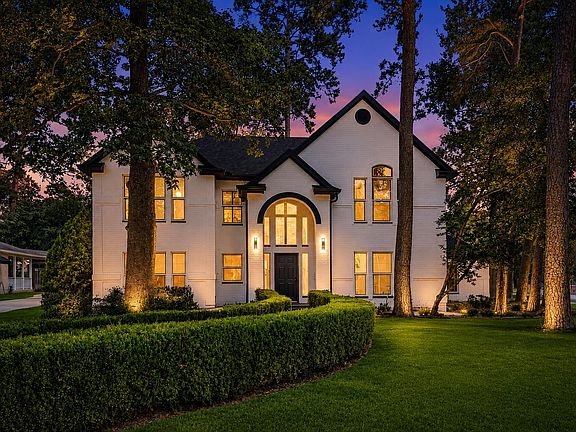 2nd image of 523 Rampart Ln