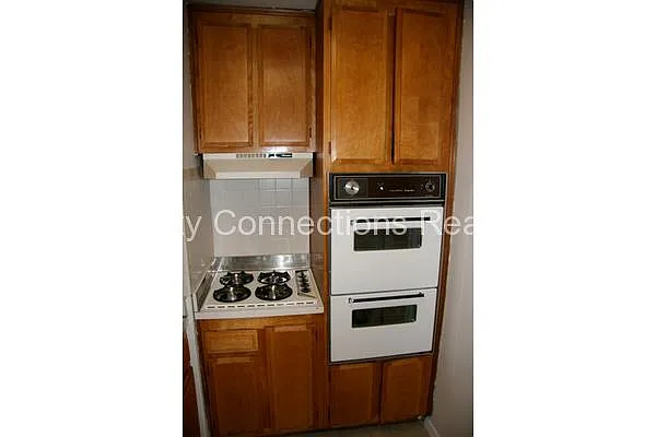 Rented by City Connections Realty | media 12