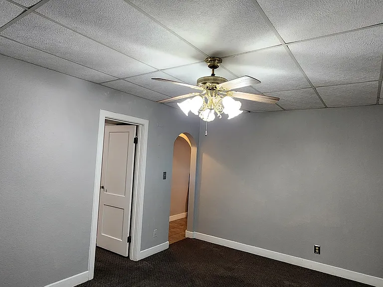 613 Avenue G #A — Photo 2