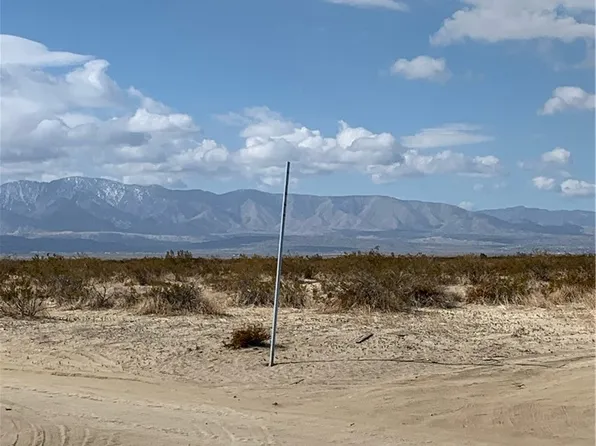 200 E Avenue R #36, Palmdale, CA 93550