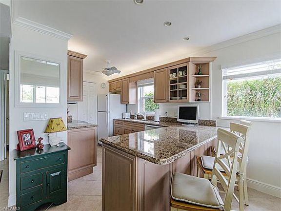 5th image of 2100 Gulf Shore Blvd N APT 121