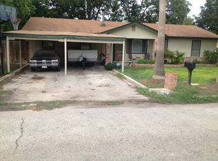 922 Nelda St, Seguin, TX 78155