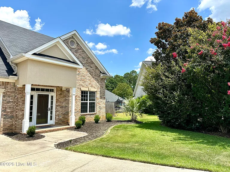 1305 Wickham Ct — Photo 3