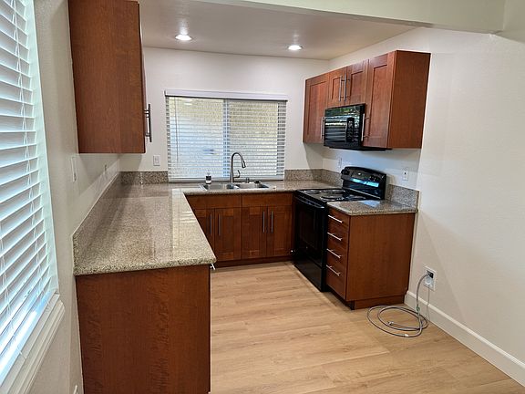2nd image of 2508 E Sycamore Dr