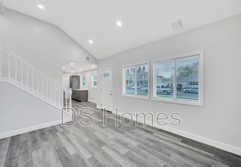 615 Macdonald Ave — Photo 5