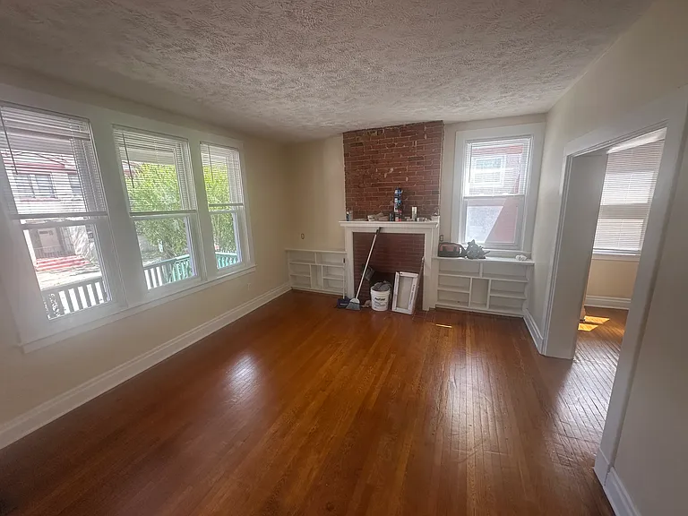 1359 Illinois Ave — Photo 4