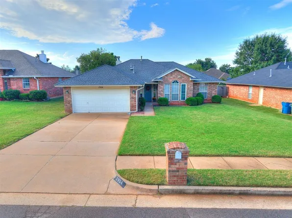 1904 Lois Lynn Ln, Edmond, OK 73003