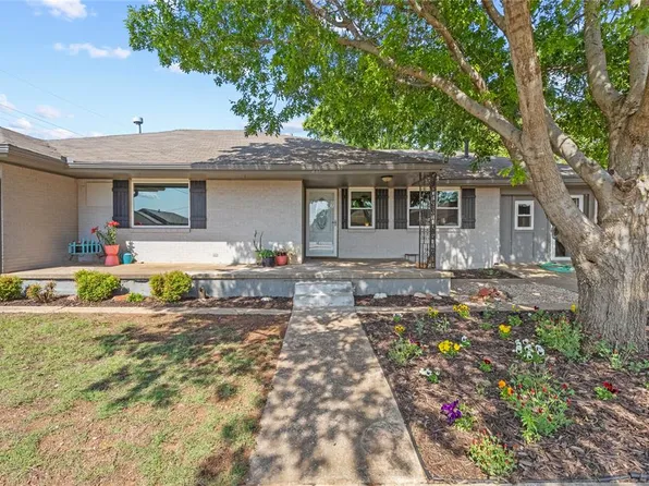 217 N 8th St, Weatherford, OK 73096