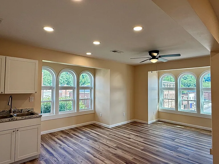 701 Charles St #B — Photo 9