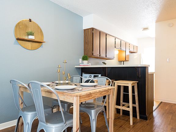 3rd image of 2904 Swisher St #302-04
