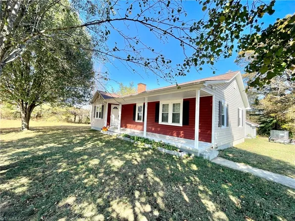 1267 Cartpath Rd, North Wilkesboro, NC 28659