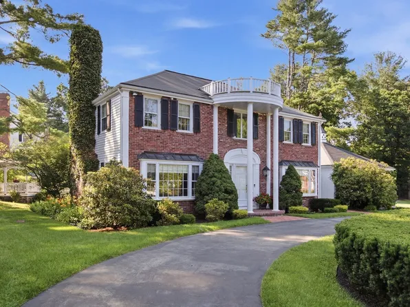 2 Russell Rd, Lynnfield, MA 01940
