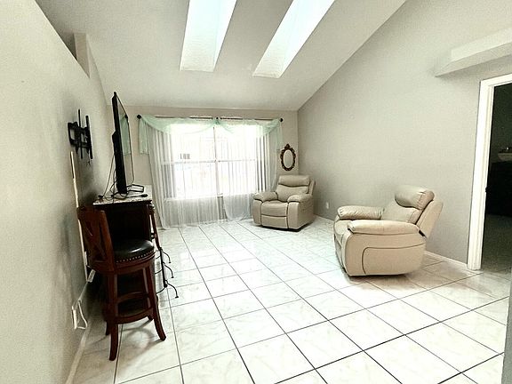 5th image of 1098 Falconer St NW