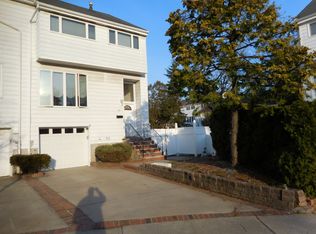 42 Chestnut Cir, Staten Island, NY 10312