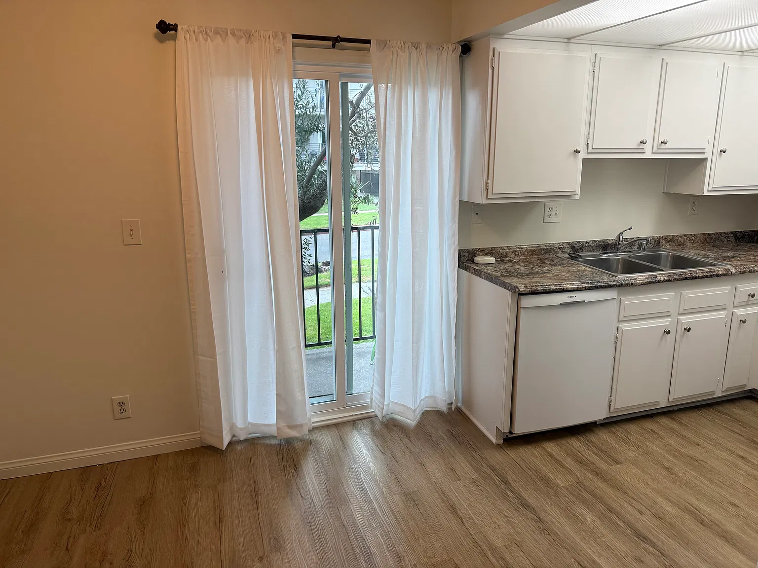 2 bed, 900 sqft, $2,950 — Photo 3