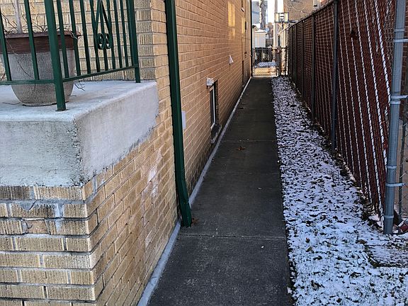5th image of 2834 N Nordica Ave