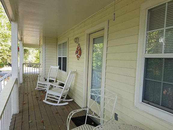 3rd image of 100 Harbor Pl SW #612